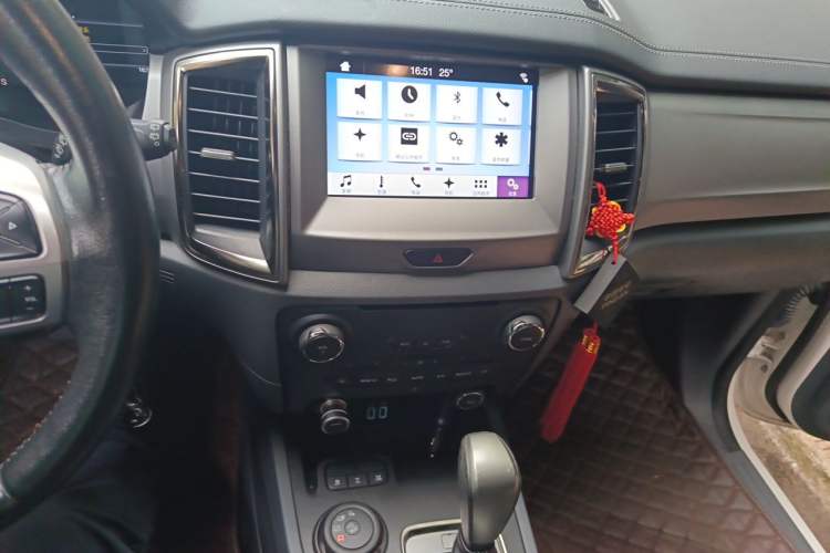Used Ford Everest 2017 2.0T Gasoline Automatic 4x4 Luxury Edition 7 Seats Audio And AC Panel