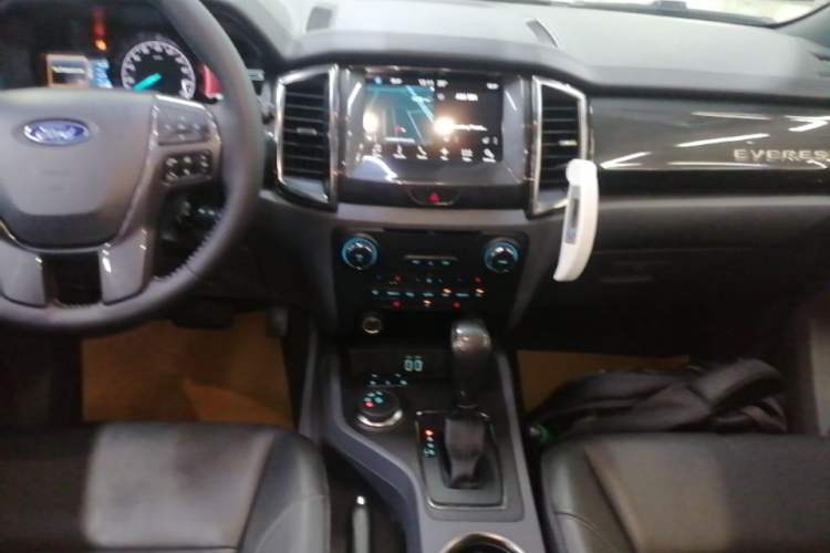 Used Ford Everest 2017 2.0T Gasoline Automatic 4x4 Flagship Edition 7 Seats Audio And AC Panel