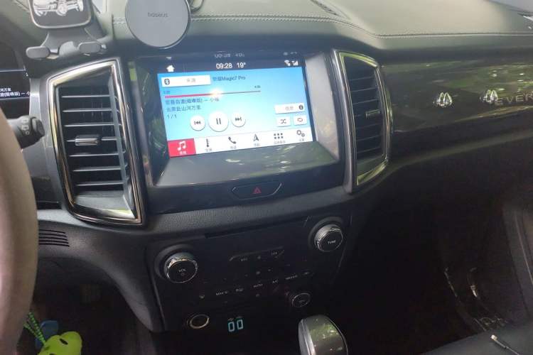 Used Ford Everest 2017 2.0T Gasoline Automatic 4x4 Flagship Edition 7 Seats Audio And AC Panel