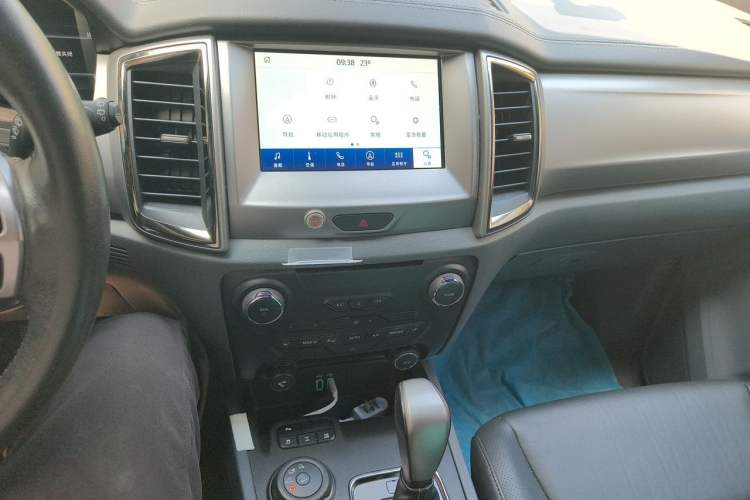 Used Ford Everest 2017 2.0T Gasoline Automatic 4x4 Luxury Edition 7 Seats Audio And AC Panel