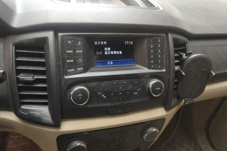 Used Ford Everest 2017 2.0T Gasoline Automatic 4x4 Elite Edition 5 Seats Audio And AC Panel