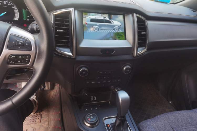 Used Ford Everest 2017 2.0T Gasoline Automatic 4x4 Luxury Edition 5 Seats Audio And AC Panel
