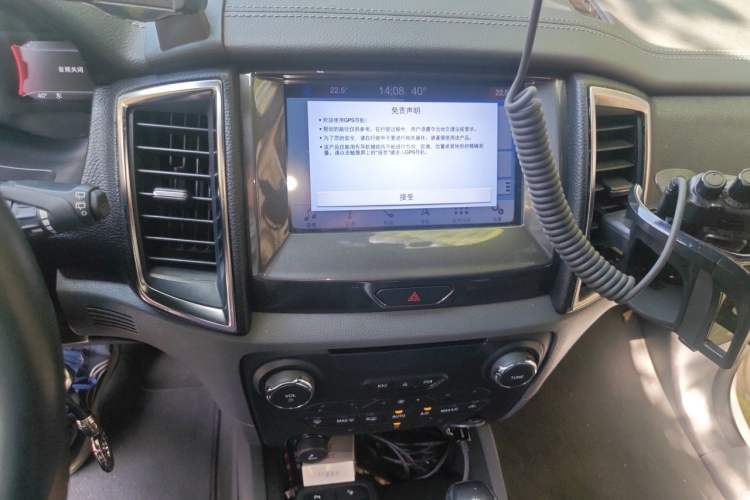 Used Ford Everest 2017 2.0T Gasoline Automatic 4x4 Flagship Edition 7 Seats Audio And AC Panel
