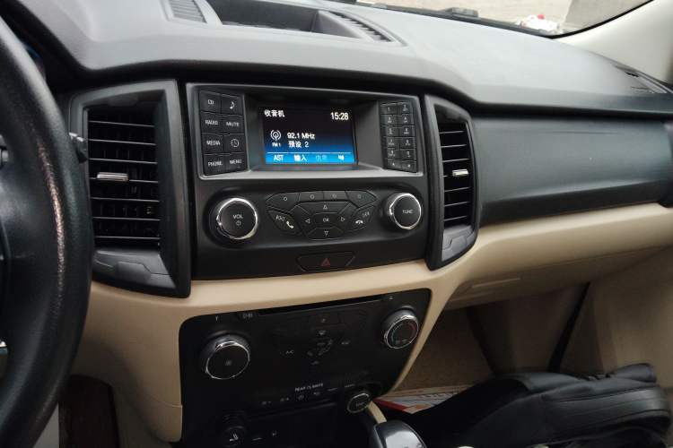 Used Ford Everest 2017 2.0T Gasoline Automatic 4x4 Elite Edition 5 Seats Audio And AC Panel