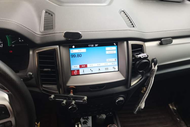 Used Ford Everest 2017 2.0T Gasoline Automatic 4x4 Luxury Edition 5 Seats Audio And AC Panel
