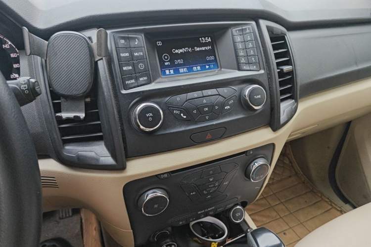 Used Ford Everest 2017 2.0T Gasoline Automatic 4x4 Elite Edition 5 Seats Audio And AC Panel