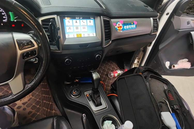 Used Ford Everest 2017 2.0T Gasoline Automatic 4x4 Luxury Edition 7 Seats Audio And AC Panel