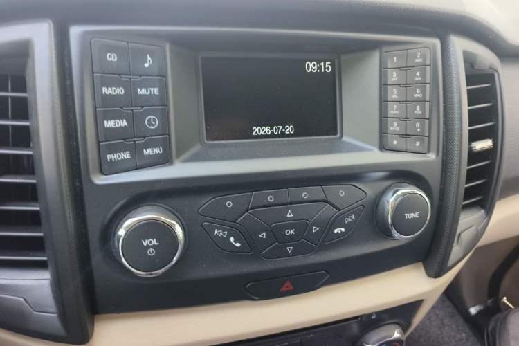 Used Ford Everest 2017 2.0T Gasoline Automatic 4x4 Elite Edition 5 Seats Audio And AC Panel