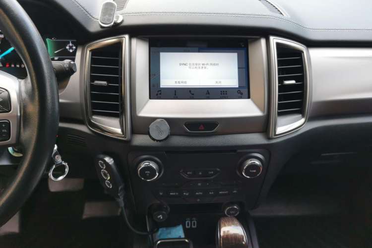 Used Ford Everest 2017 2.0T Gasoline Automatic 4x4 Luxury Edition 7 Seats Audio And AC Panel