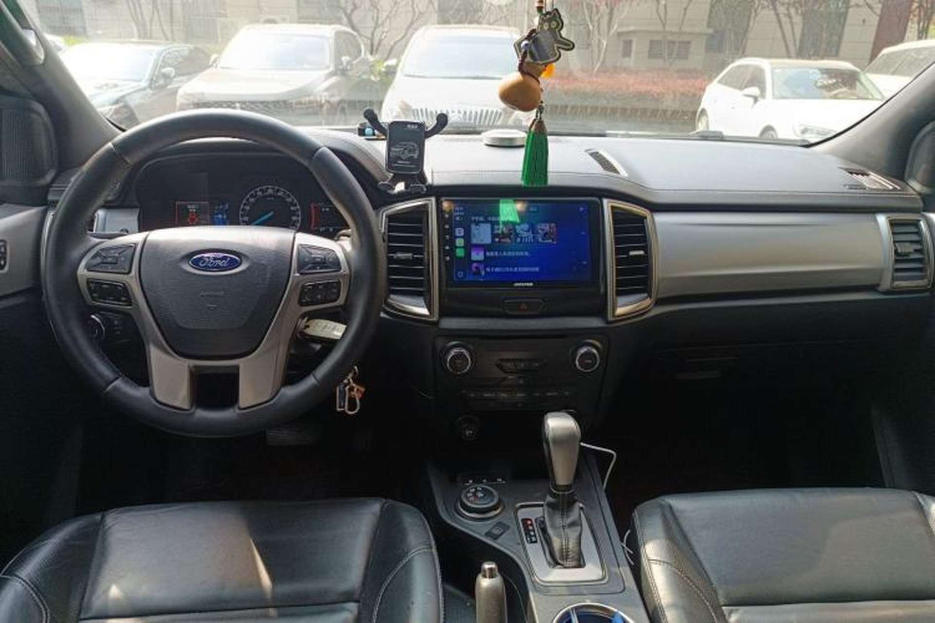 Used Ford Everest 2017 2.0T Gasoline Automatic 4x4 Luxury Edition 7 Seats Center Console