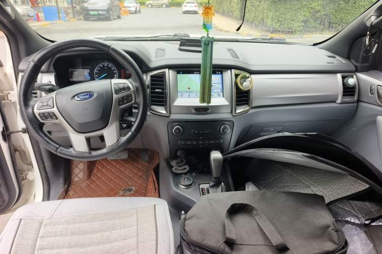 Used Ford Everest 2017 2.0T Gasoline Automatic 4x4 Luxury Edition 5 Seats Center Console