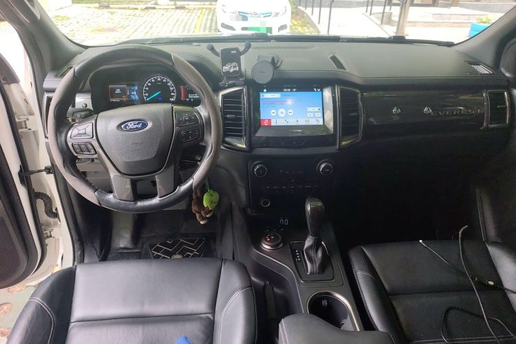 Used Ford Everest 2017 2.0T Gasoline Automatic 4x4 Flagship Edition 7 Seats Center Console