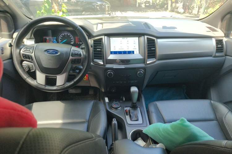 Used Ford Everest 2017 2.0T Gasoline Automatic 4x4 Luxury Edition 7 Seats Center Console