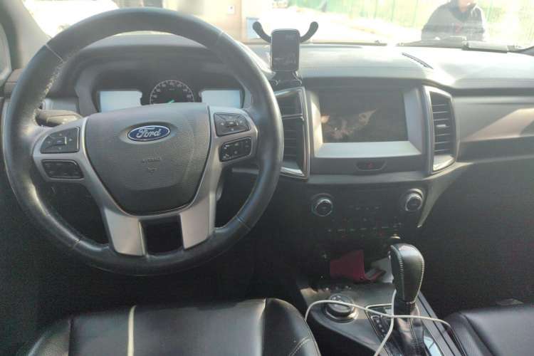 Used Ford Everest 2017 2.0T Gasoline Automatic 4x4 Luxury Edition 5 Seats Center Console