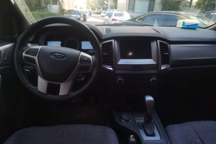 Used Ford Everest 2017 2.0T Gasoline Automatic 4x4 Luxury Edition 5 Seats Center Console
