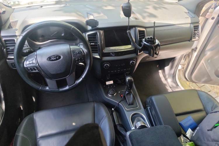 Used Ford Everest 2017 2.0T Gasoline Automatic 4x4 Flagship Edition 7 Seats Center Console
