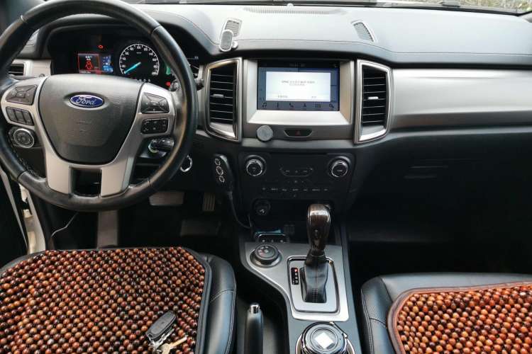 Used Ford Everest 2017 2.0T Gasoline Automatic 4x4 Luxury Edition 7 Seats Center Console