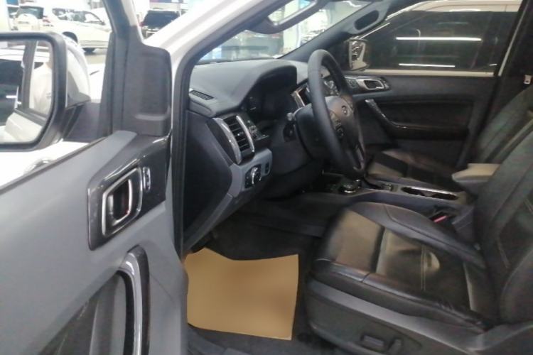 Used Ford Everest 2017 2.0T Gasoline Automatic 4x4 Flagship Edition 7 Seats Driver Seat