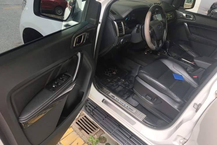 Used Ford Everest 2017 2.0T Gasoline Automatic 4x4 Flagship Edition 7 Seats Driver Seat
