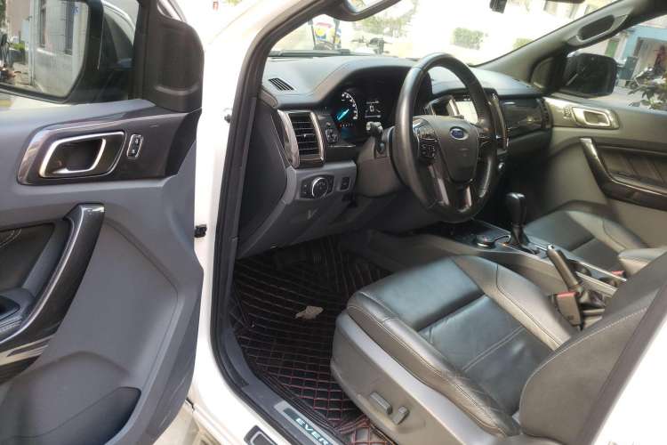 Used Ford Everest 2017 2.0T Gasoline Automatic 4x4 Flagship Edition 7 Seats Driver Seat