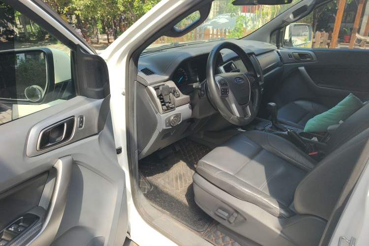Used Ford Everest 2017 2.0T Gasoline Automatic 4x4 Luxury Edition 7 Seats Driver Seat