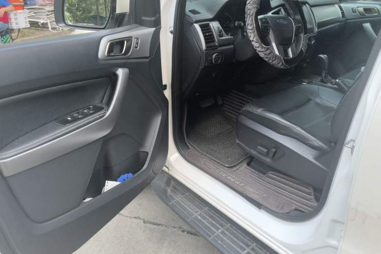 Used Ford Everest 2017 2.0T Gasoline Automatic 4x4 Luxury Edition 5 Seats Driver Seat