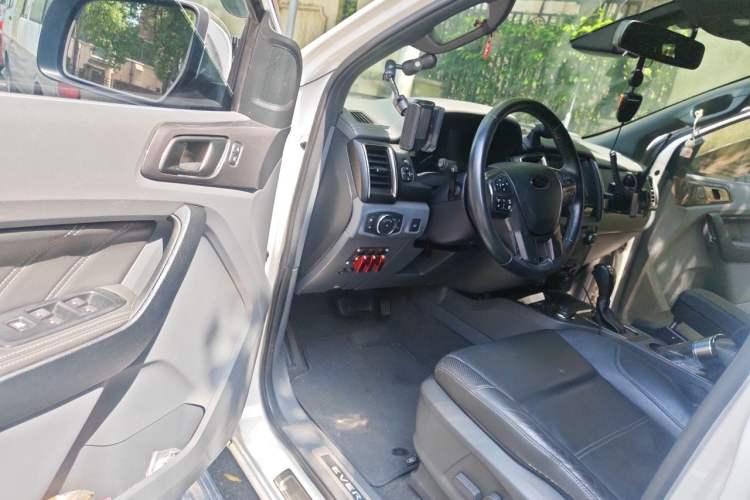 Used Ford Everest 2017 2.0T Gasoline Automatic 4x4 Flagship Edition 7 Seats Driver Seat