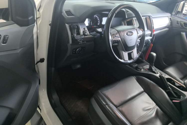 Used Ford Everest 2017 2.0T Gasoline Automatic 4x4 Luxury Edition 7 Seats Driver Seat