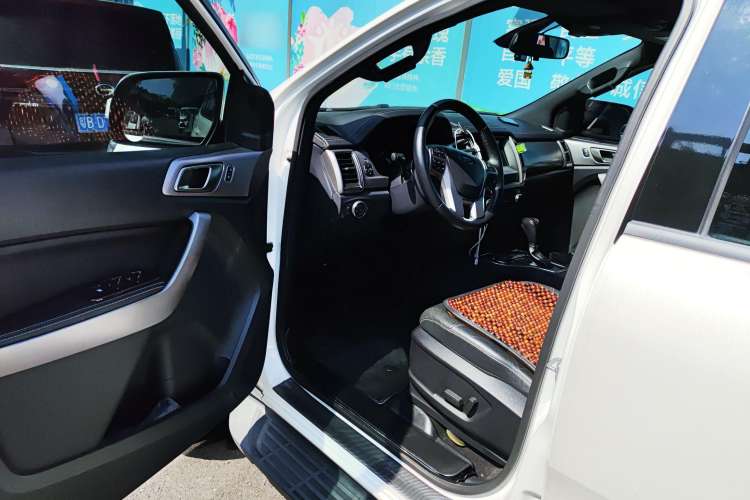 Used Ford Everest 2017 2.0T Gasoline Automatic 4x4 Luxury Edition 7 Seats Driver Seat