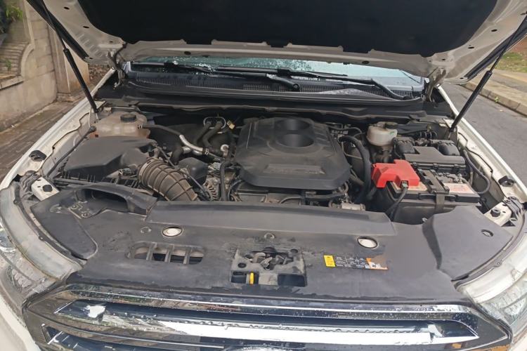 Used Ford Everest 2017 2.0T Gasoline Automatic 4x4 Luxury Edition 7 Seats Engine Bay