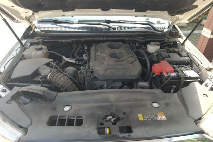 Used Ford Everest 2017 2.0T Gasoline Automatic 4x4 Luxury Edition 7 Seats Engine Bay