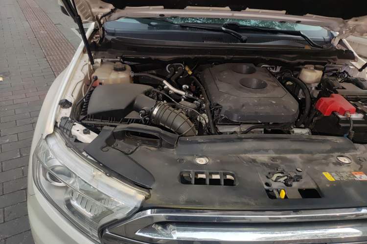 Used Ford Everest 2017 2.0T Gasoline Automatic 4x4 Luxury Edition 7 Seats Engine Bay Right