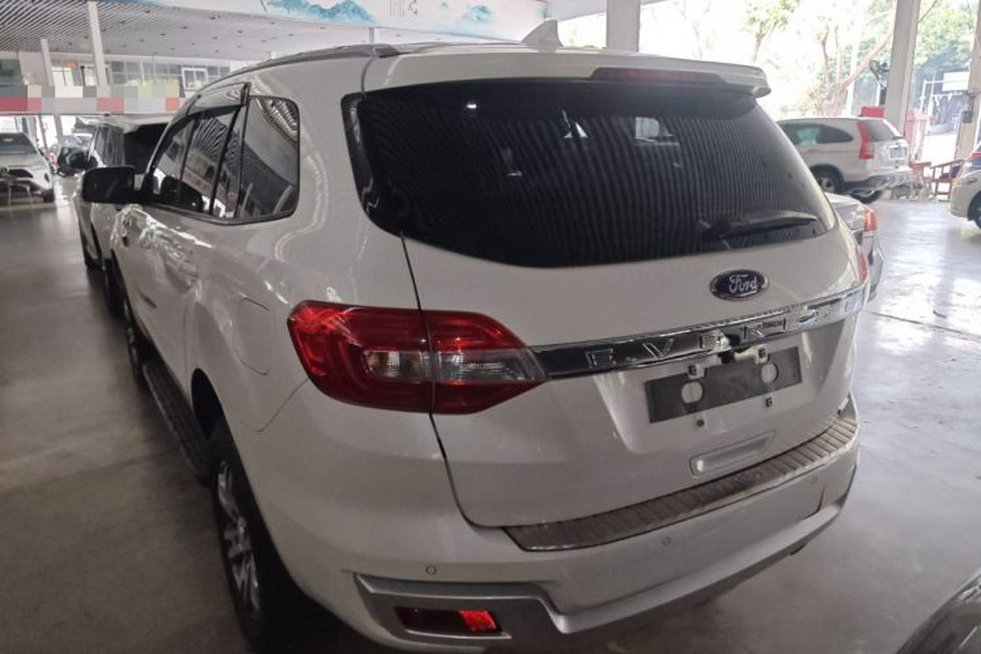 Used Ford Everest 2017 2.0T Gasoline Automatic 4x4 Luxury Edition 5 Seats Exterior 2