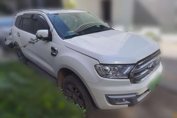 Used Ford Everest 2017 2.0T Gasoline Automatic 4x4 Luxury Edition 5 Seats Front Right 45 Deg