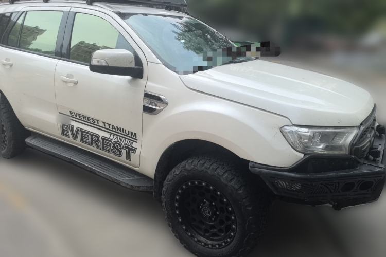 Used Ford Everest 2017 2.0T Gasoline Automatic 4x4 Luxury Edition 5 Seats Front Right 45 Deg