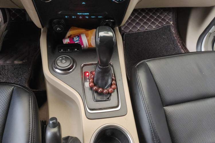 Used Ford Everest 2017 2.0T Gasoline Automatic 4x4 Elite Edition 5 Seats Gear Lever