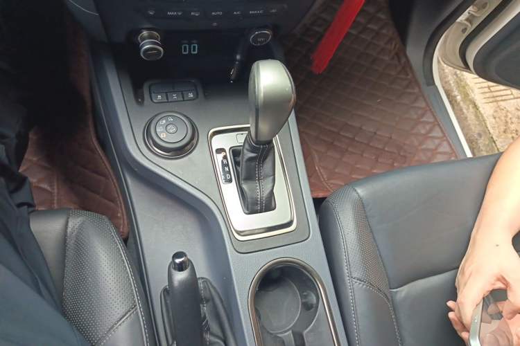 Used Ford Everest 2017 2.0T Gasoline Automatic 4x4 Luxury Edition 7 Seats Gear Lever