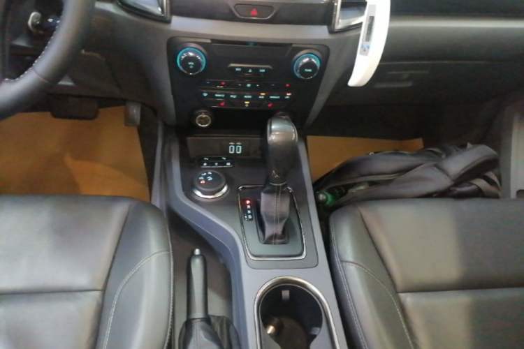 Used Ford Everest 2017 2.0T Gasoline Automatic 4x4 Flagship Edition 7 Seats Gear Lever