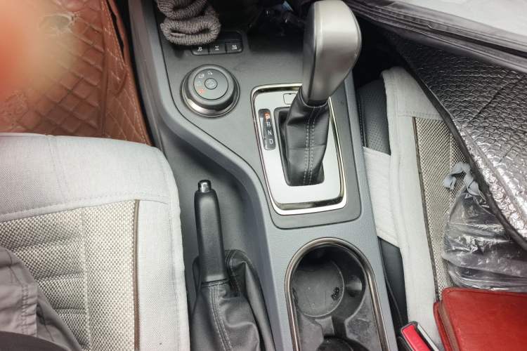 Used Ford Everest 2017 2.0T Gasoline Automatic 4x4 Luxury Edition 5 Seats Gear Lever