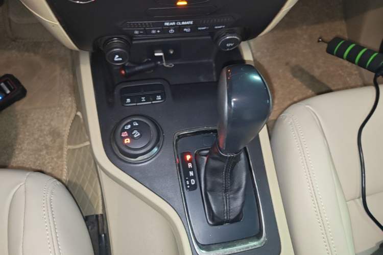 Used Ford Everest 2017 2.0T Gasoline Automatic 4x4 Elite Edition 5 Seats Gear Lever