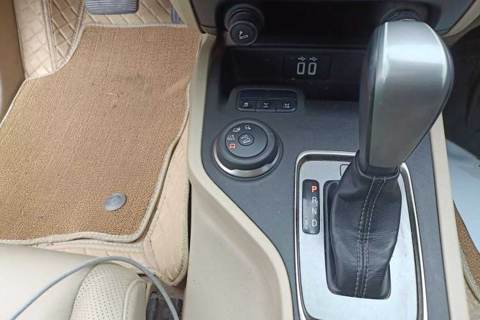 Used Ford Everest 2017 2.0T Gasoline Automatic 4x4 Luxury Edition 7 Seats Gear Lever