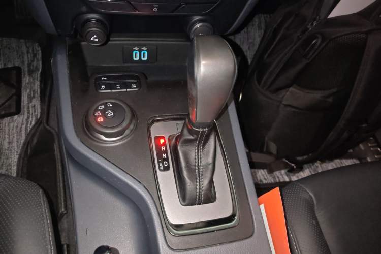 Used Ford Everest 2017 2.0T Gasoline Automatic 4x4 Luxury Edition 5 Seats Gear Lever