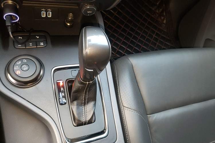 Used Ford Everest 2017 2.0T Gasoline Automatic 4x4 Flagship Edition 7 Seats Gear Lever