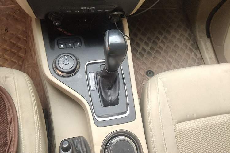Used Ford Everest 2017 2.0T Gasoline Automatic 4x4 Elite Edition 5 Seats Gear Lever