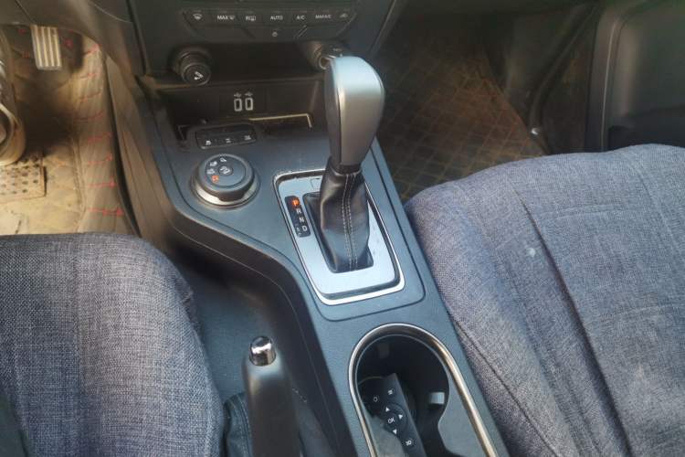 Used Ford Everest 2017 2.0T Gasoline Automatic 4x4 Luxury Edition 5 Seats Gear Lever