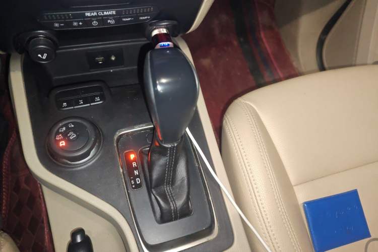 Used Ford Everest 2017 2.0T Gasoline Automatic 4x4 Elite Edition 5 Seats Gear Lever