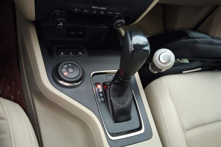 Used Ford Everest 2017 2.0T Gasoline Automatic 4x4 Elite Edition 5 Seats Gear Lever