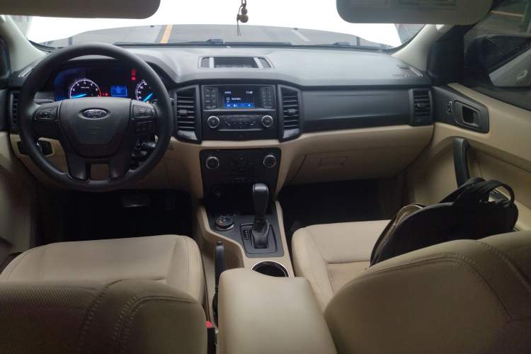 Used Ford Everest 2017 2.0T Gasoline Automatic 4x4 Elite Edition 5 Seats Gear Lever