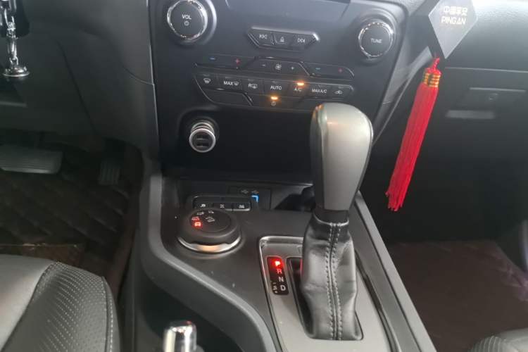 Used Ford Everest 2017 2.0T Gasoline Automatic 4x4 Luxury Edition 7 Seats Gear Lever