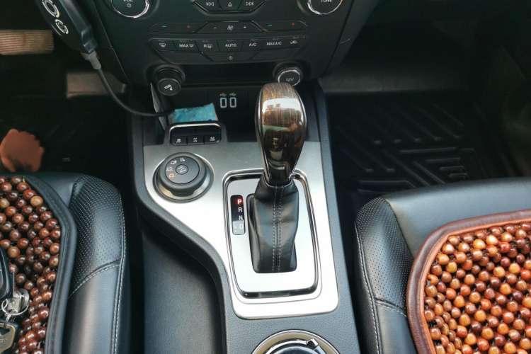 Used Ford Everest 2017 2.0T Gasoline Automatic 4x4 Luxury Edition 7 Seats Gear Lever